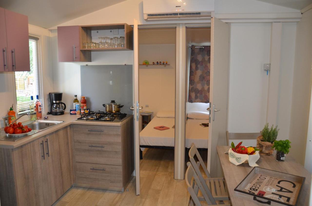 Happy Camp Mobile Homes In Camping Amadria Park Camping Trogir セゲット・ヴラニツァ エクステリア 写真